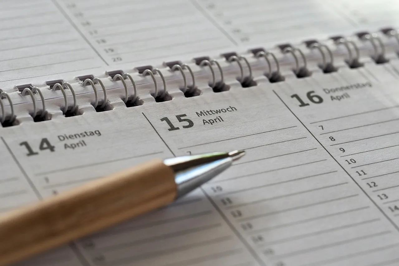 calendar, meeting, planning, scheduling, time management, tasks, agenda, schedule, time planning, to organize, daily plan. Photo booth rental expansion: choosing a growth route